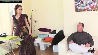 Η Ώριμη Ινδή Πόρνη Παίρνει Τον Κώλο Της Από Τη Θεία Σε Βίντεο Hd