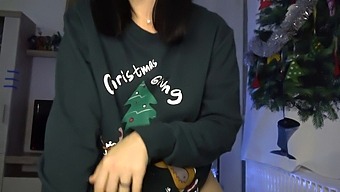 Stepsister Anna'S Christmas Gift Leads To Steamy Oral And Creampie