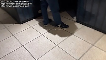 Amateur Threesome With A Stranger And Voyeur In An X Cinema