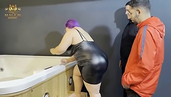 两个男人同时满足一个女人,体验刺激的快感