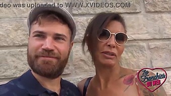 Charlotte, La Barmaid Française De 40 Ans, Se Comport Comme Une Pute À Poil Pour La Caméra